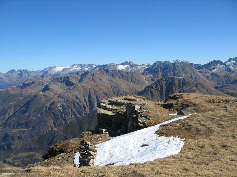 15 Piz Cavradi (vorn)