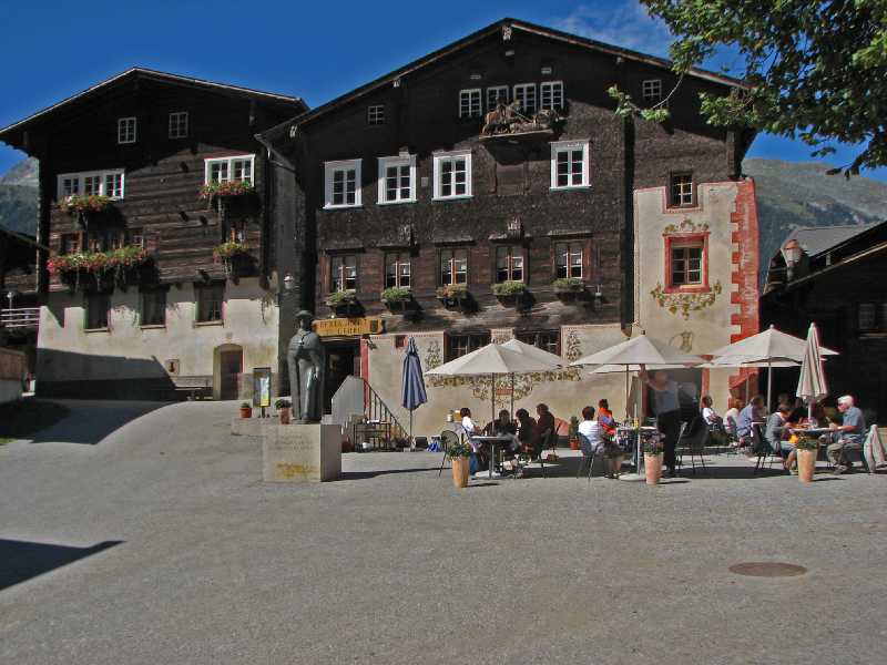 04 Ernen, Dorfplatz