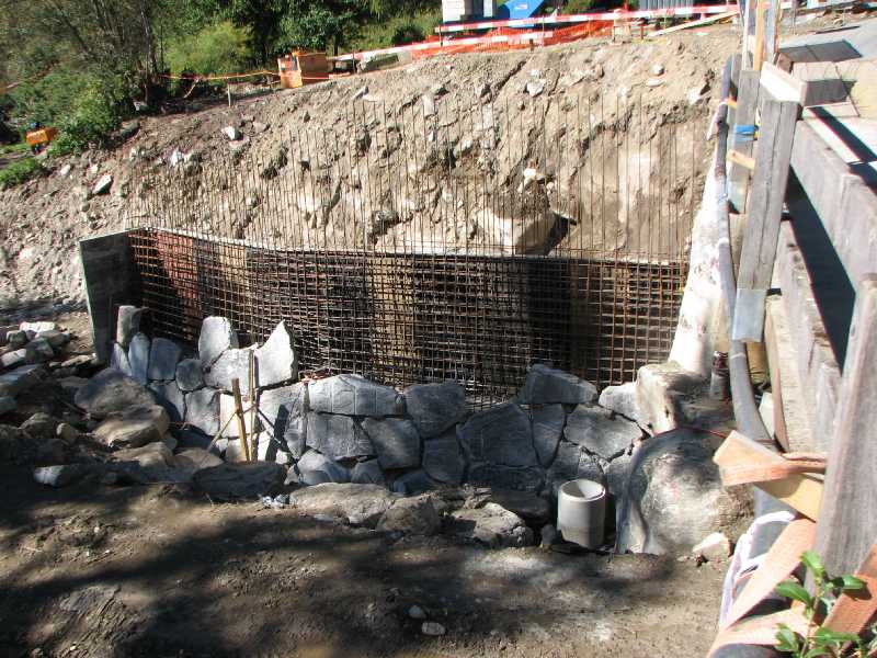 13 Binna, Verbauung